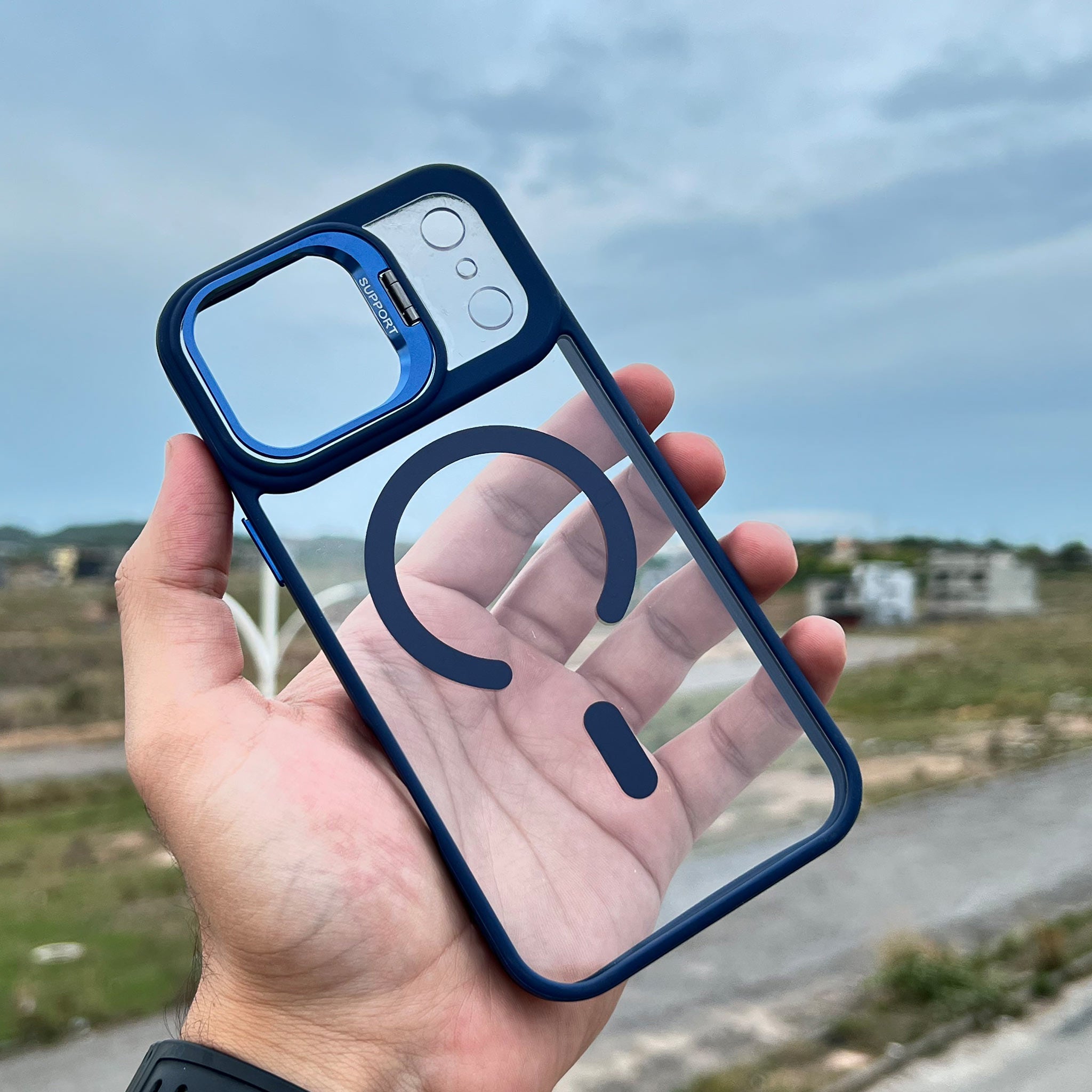 MagSafe Crystal Clear Kickstand Case