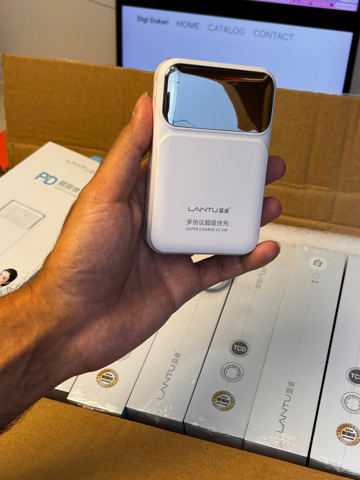 Lantu 10000mAh power bank – product image
