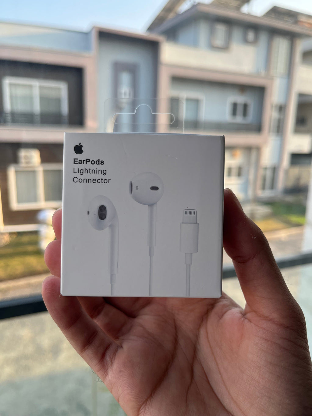 EarPods with Lightning Connector – product image