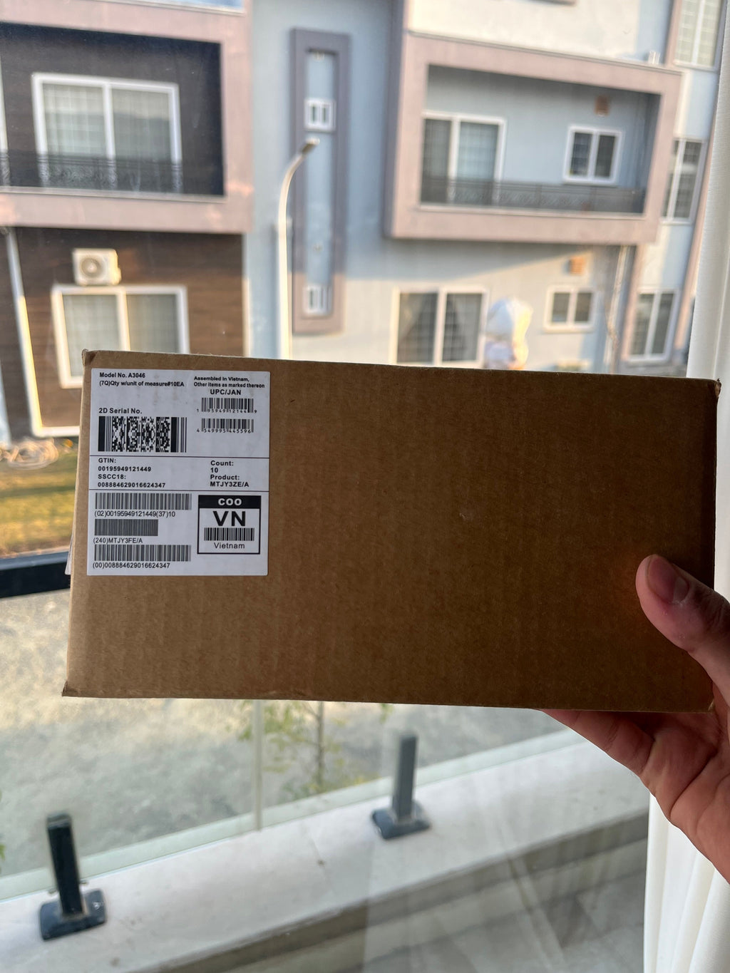 EarPods with Lightning Connector – product image
