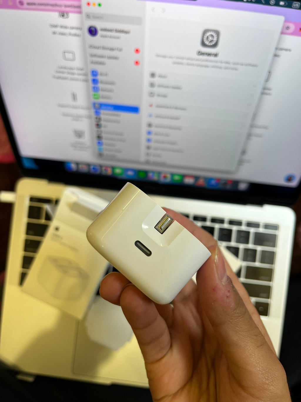 Apple 20W USB-C fast charger – product image